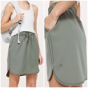 NWT Lululemon on the fly skirt Sz 6